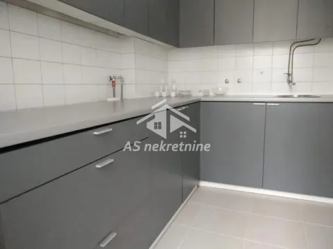 Izdavanje, trosoban stan, 95m², Stari Grad, Beograd - image 3