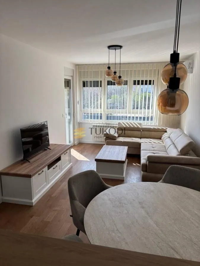 Izdavanje, dvosoban stan, 45m², Zemun Gornji Grad, Zemun Sve Podlokacije