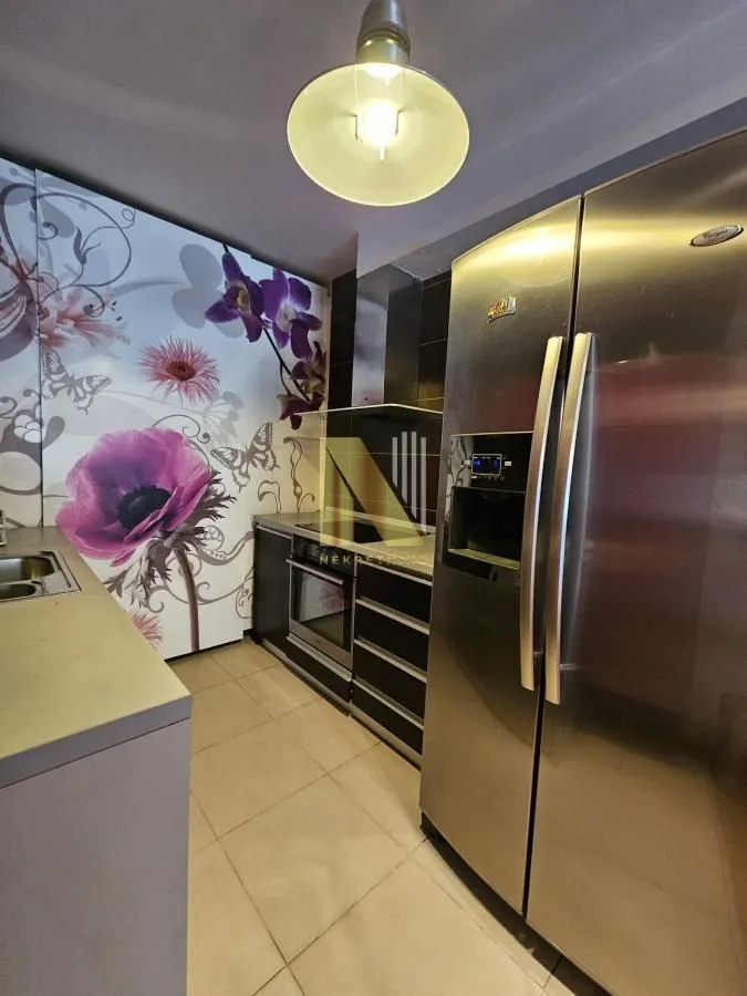 Izdavanje, trosoban stan, 78m², Sajmište, Novi Sad