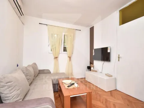 Rent, studio apartment, 24m², Malo Brdo, Podgorica - image 1