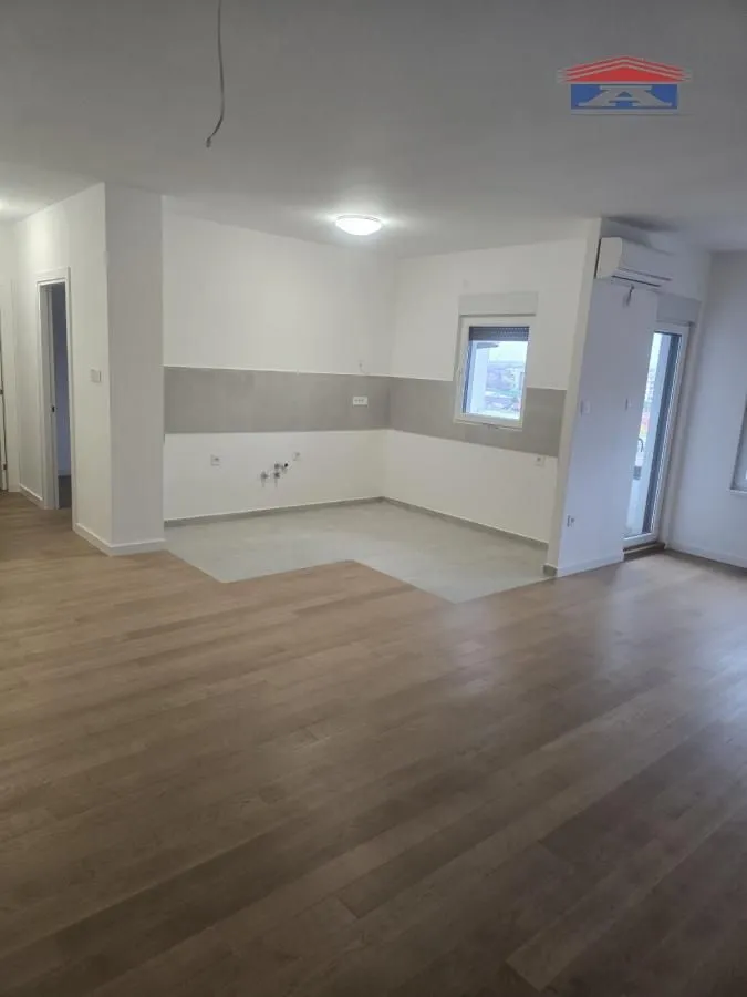 Prodaja, stan, 129m², Salajka, Novi Sad Sve Podlokacije
