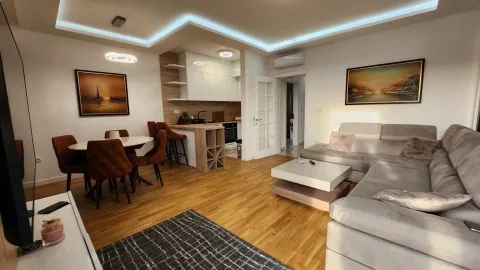 Izdavanje, trosoban stan, 90m², Kalimanj, Tivat - image 9