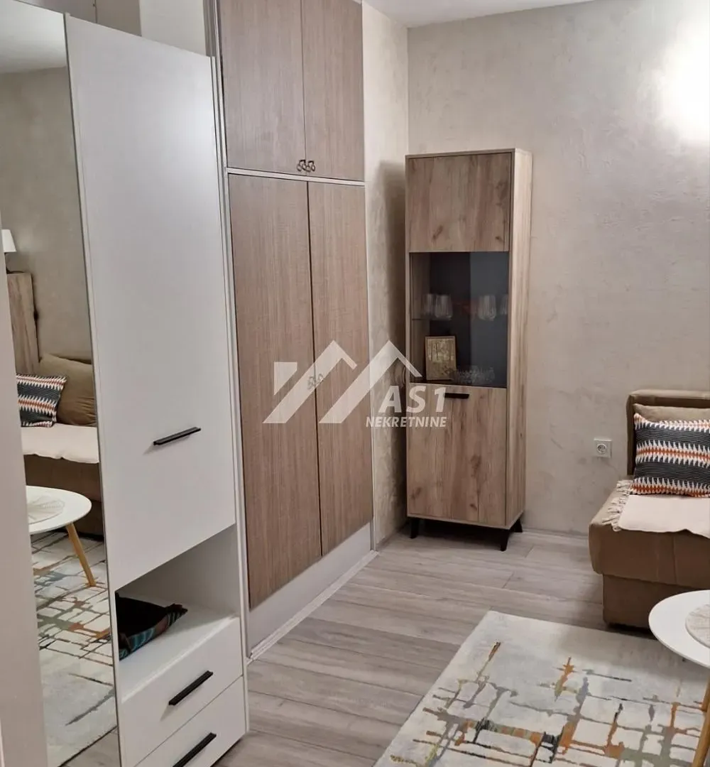 Izdavanje, dvosoban stan, 43m², Bulevar Oslobodjenja, Novi Sad Sve Podlokacije