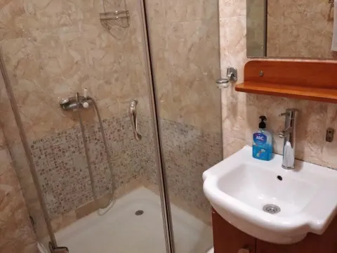 Rent, one bedroom apartment, 55m², Budva, Crna Gora - image 8
