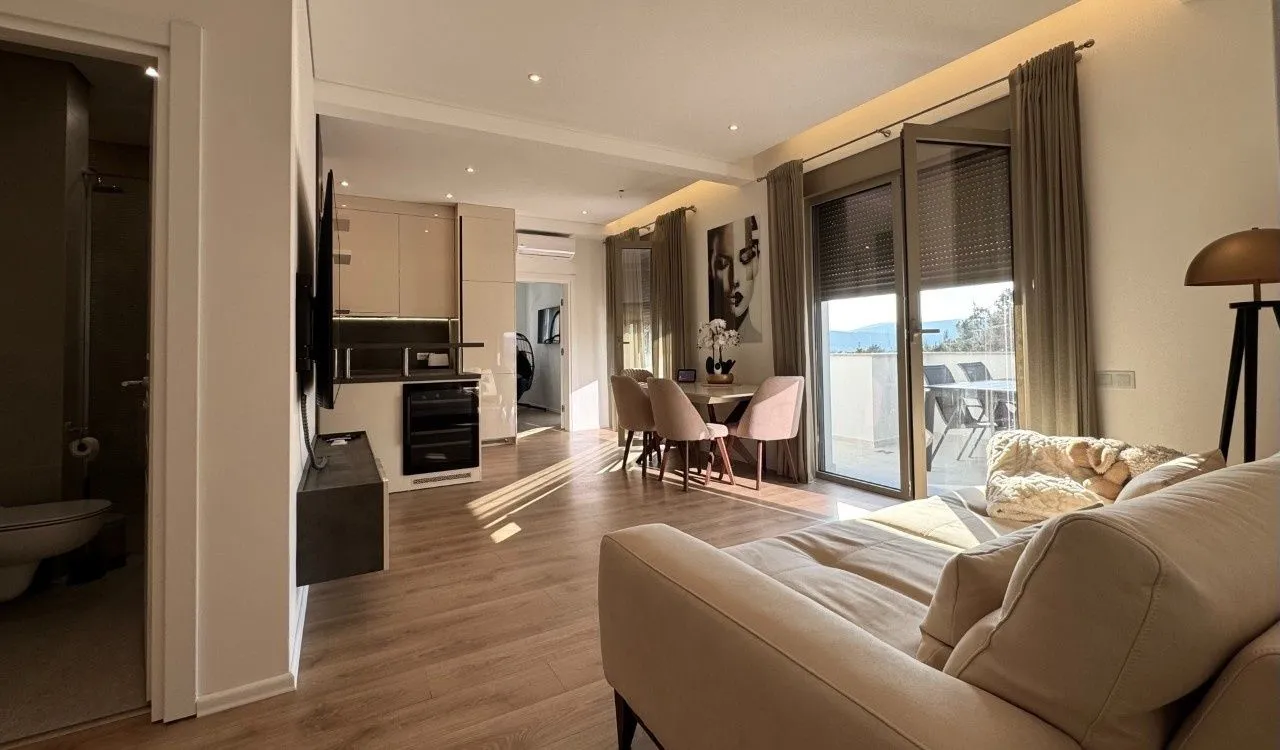 Prodaja, dvosoban stan, 90m², Tivat, Crna Gora