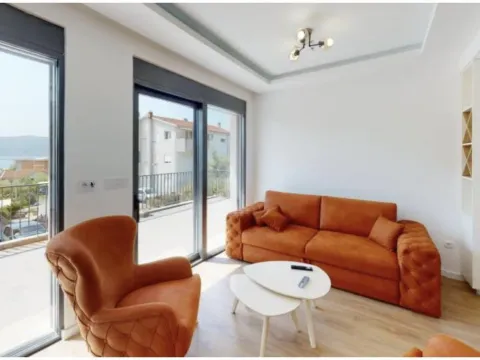 Izdavanje, dvosoban stan, 75m², Kalimanj, Tivat - image 6