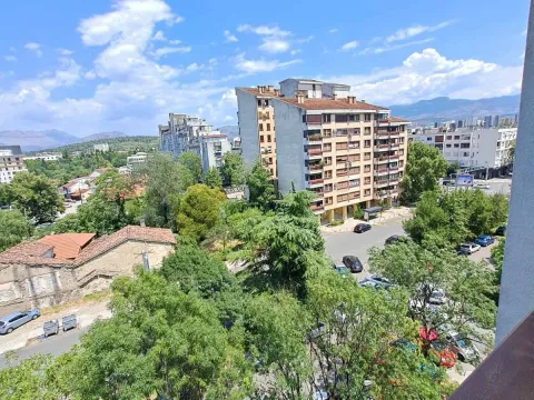 Izdavanje, dvosoban stan, 65m², Pejton, Podgorica - image 9