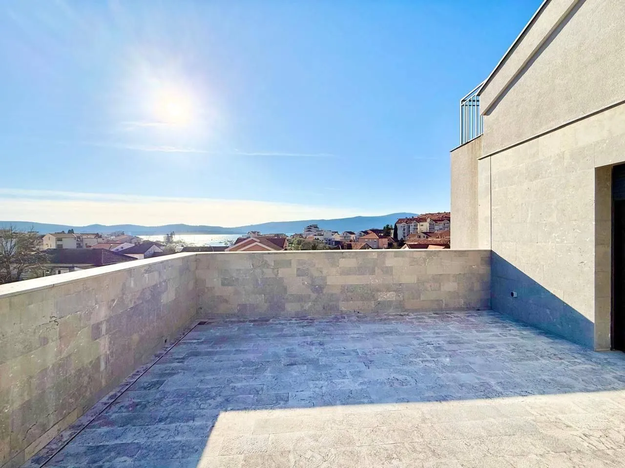 Prodaja, trosoban stan, 236m², Centar, Tivat
