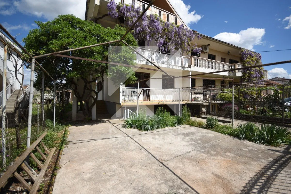 Izdavanje, dvosoban stan, 55m², Tološi, Podgorica