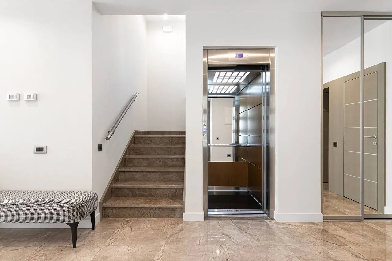 Sale, parking/garage, 400m², Bečići, Budva