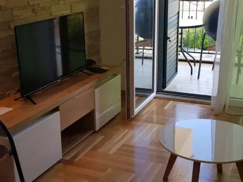 Izdavanje, stan, 42m², Tivat, Crna Gora