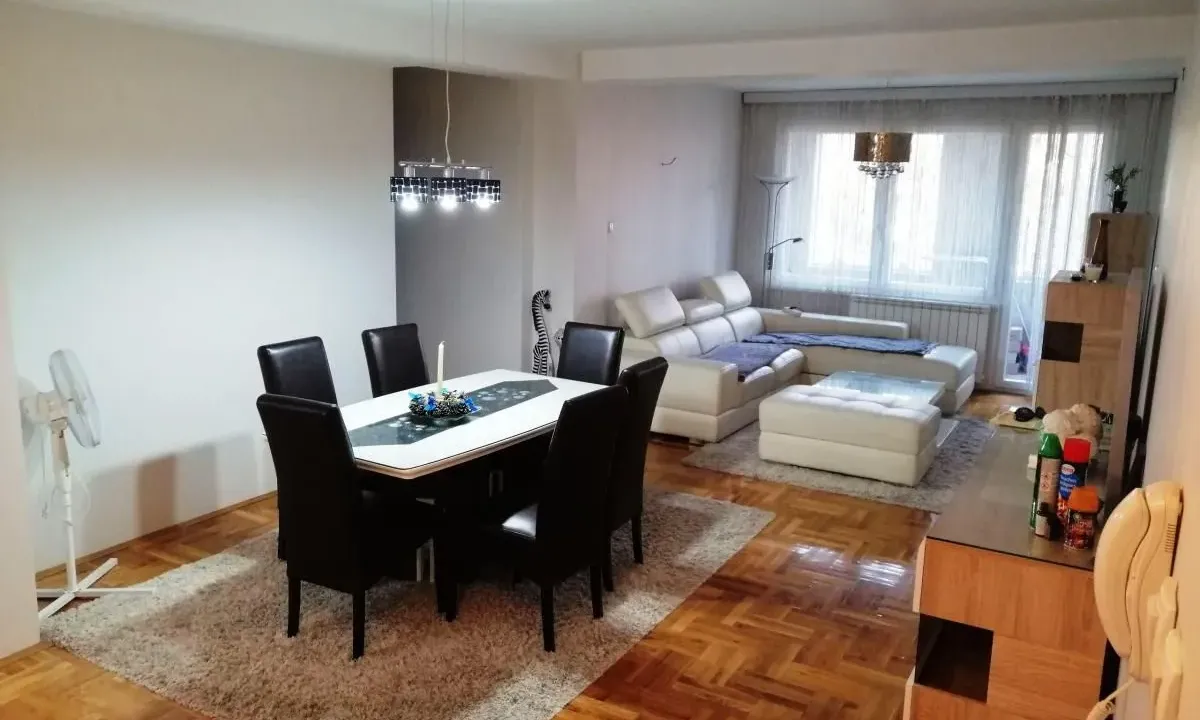 Prodaja, trosoban stan, 95m², Centar, Niš