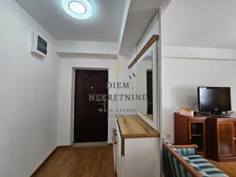 Izdavanje, trosoban stan, 110m², Centar, Bar - image 17