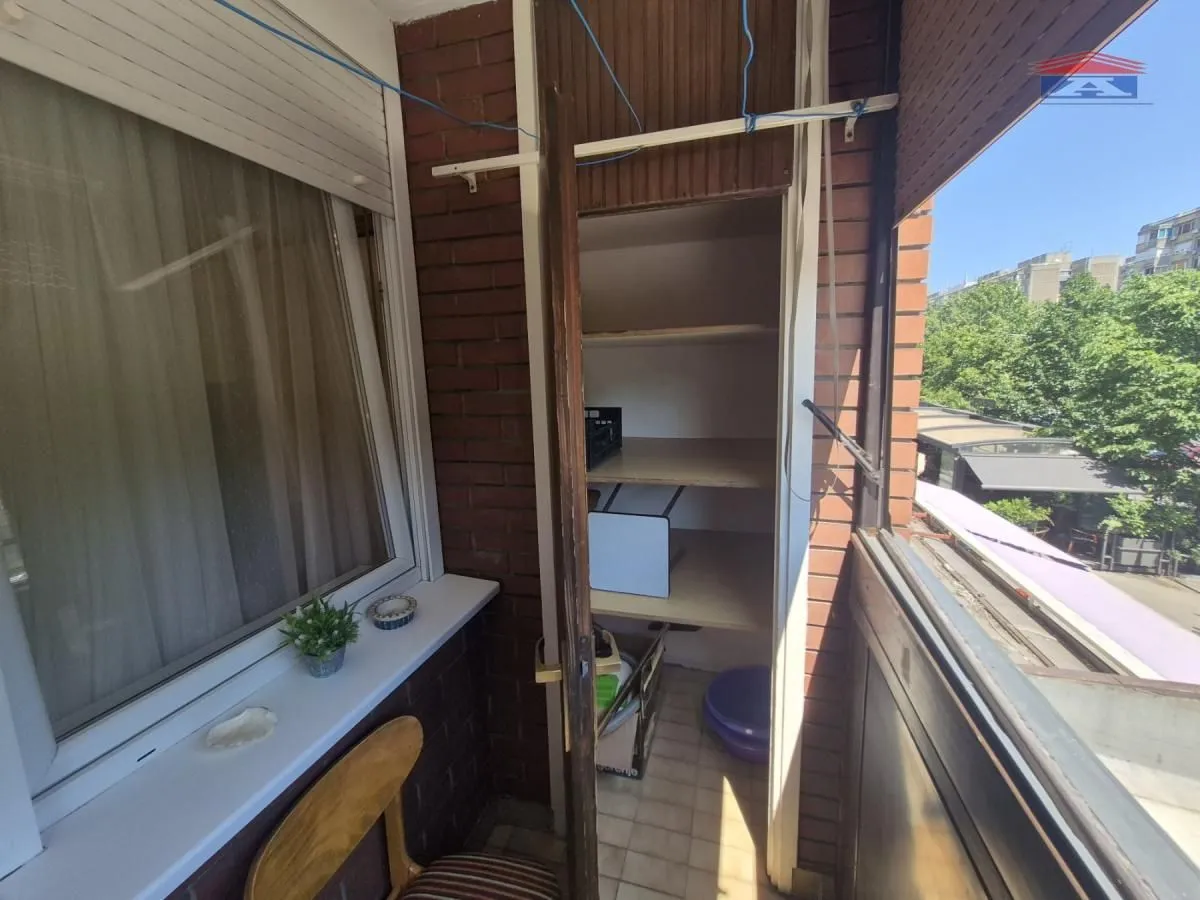 Izdavanje, jednosoban stan, 47m², Bulevar Oslobodjenja, Novi Sad Sve Podlokacije