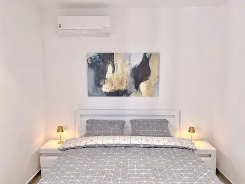 Prodaja, dvosoban stan, 55m², Tivat, Crna Gora - image 2