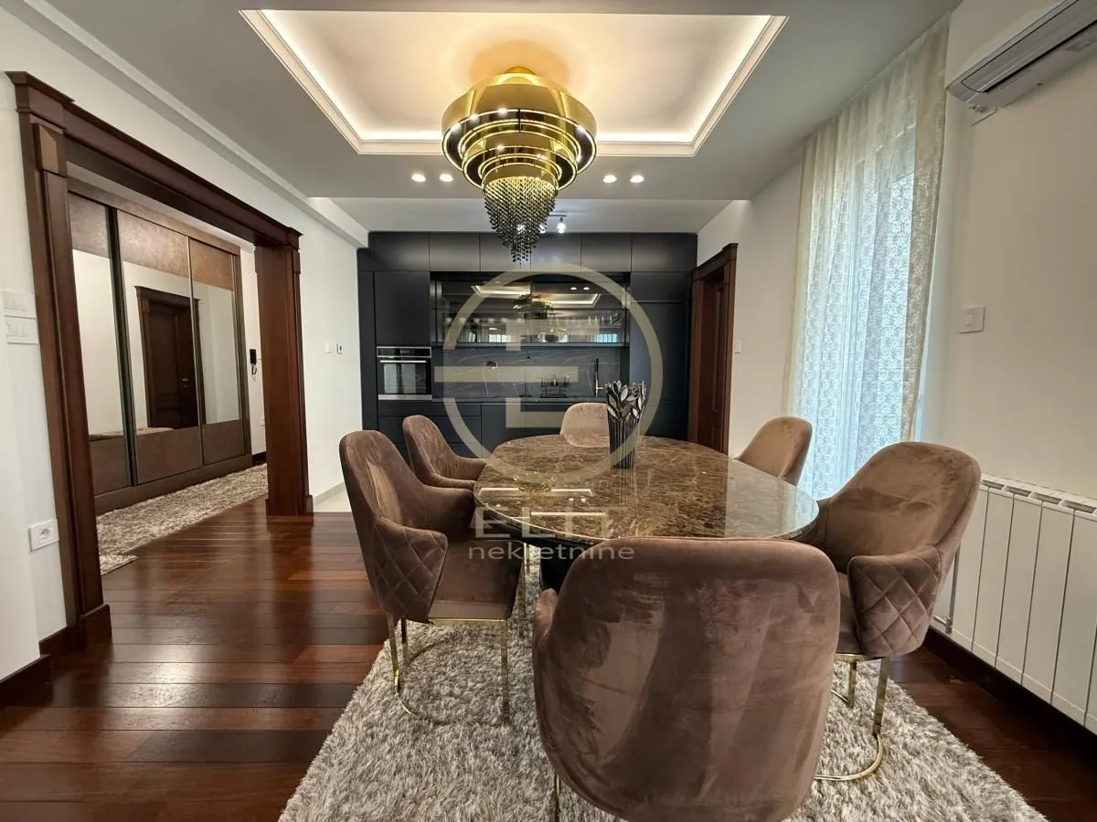 Izdavanje, stan, 116m², Socijalno, Novi Sad Sve Podlokacije