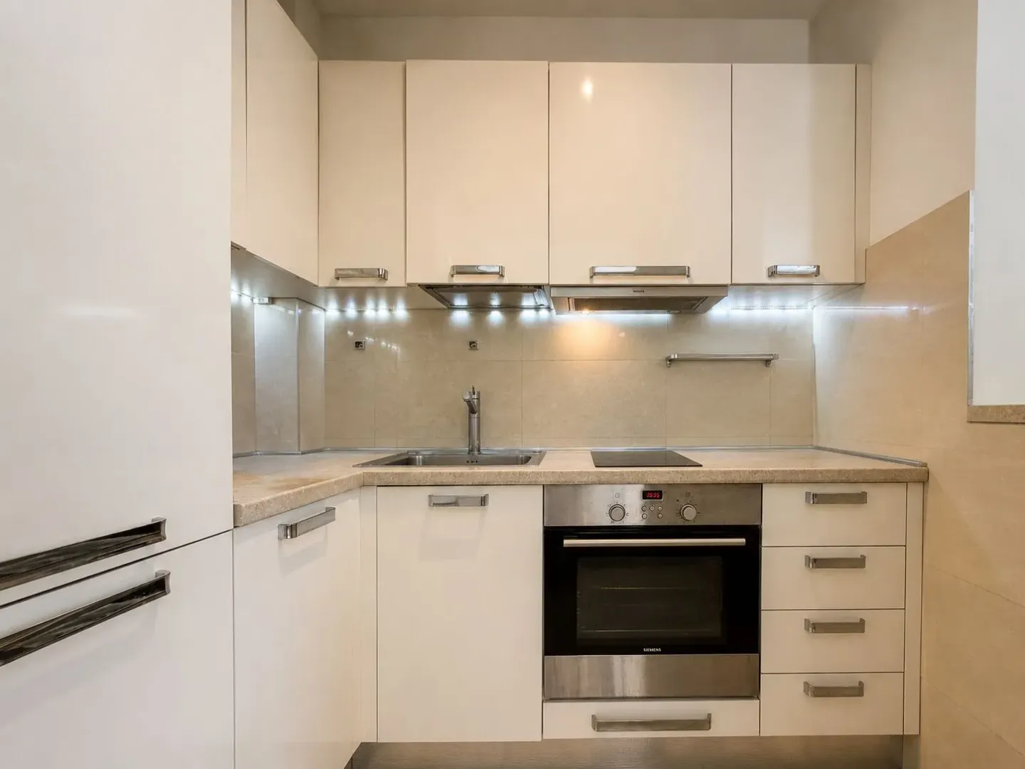 Prodaja, dvosoban stan, 77m², Centar, Budva