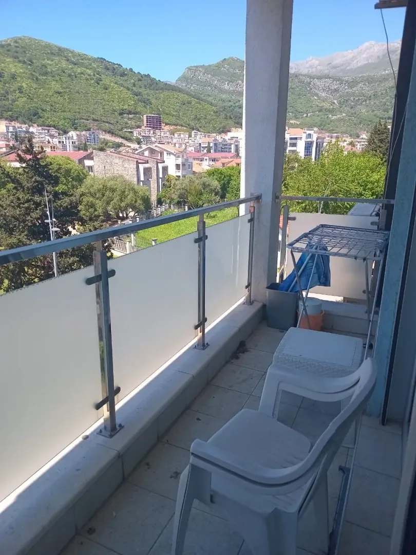 Izdavanje, dvosoban stan, 60m², Budva, Crna Gora