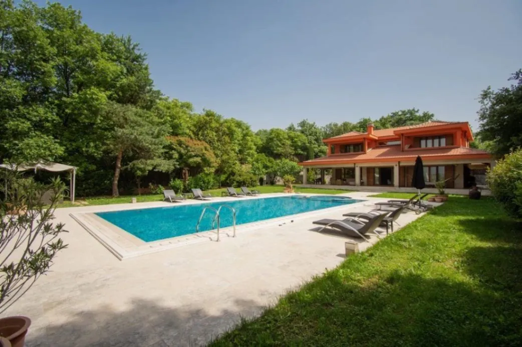 Izdavanje, kuća, 400m², Klikovače, Danilovgrad