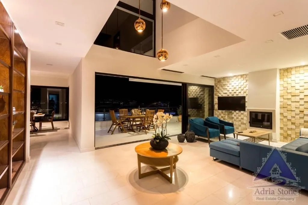 Prodaja, kuća, 420m², Đenovići, Herceg Novi