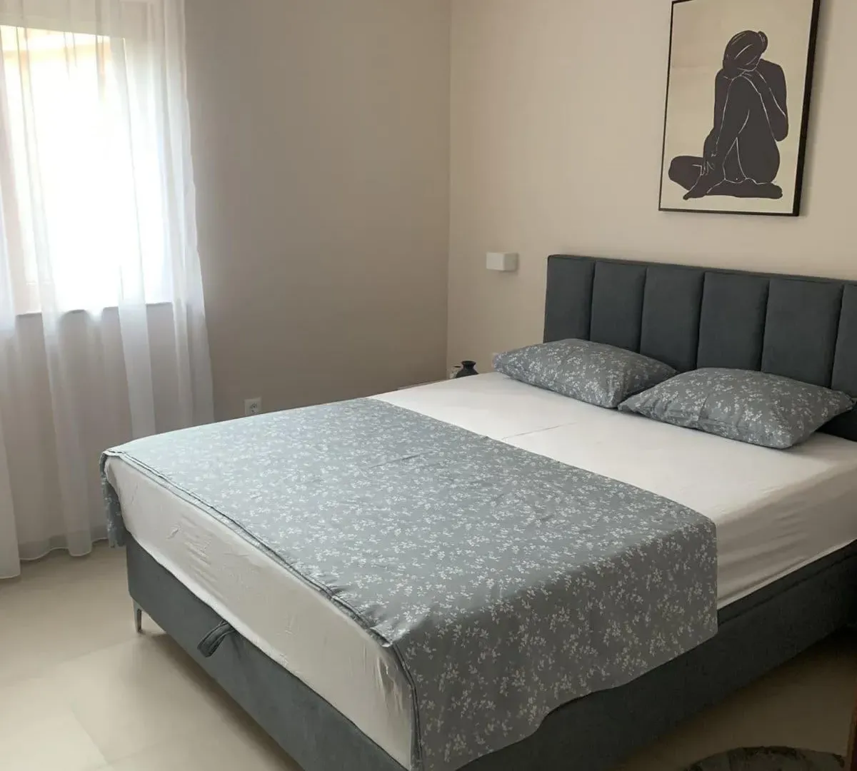 Izdavanje, dvosoban stan, 70m², Dobrota, Kotor