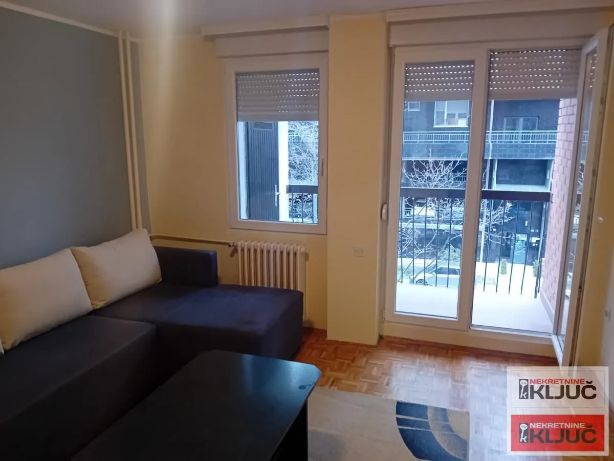 Izdavanje, dvosoban stan, 42m², Sajmište, Novi Sad