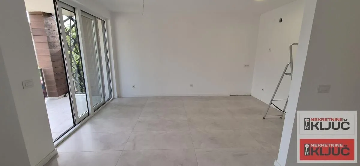 Prodaja, četvorosoban stan, 130m², Novo naselje, Novi Sad