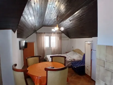 Izdavanje, garsonjera, 30m², Radanovići, Kotor - image 4