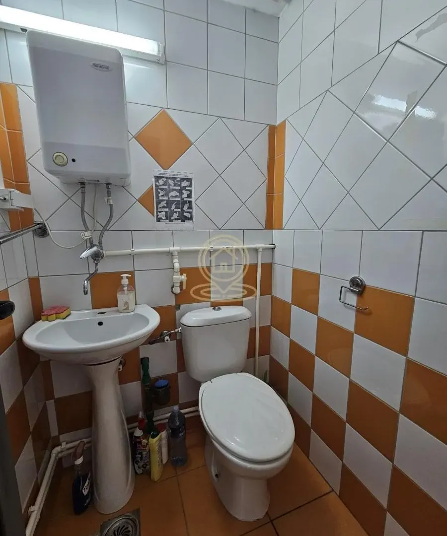 Izdavanje, poslovni prostor, 44m², Centar, Kragujevac