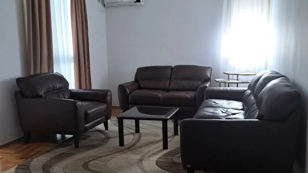 Izdavanje, trosoban stan, 103m², Blok 5, Podgorica