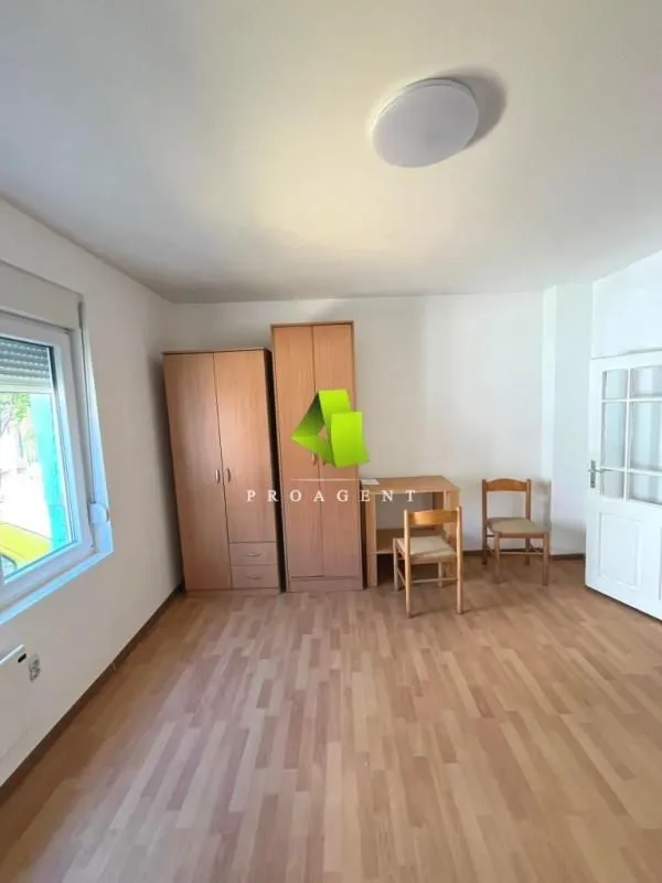 Rent, office space, 50m², Medijana, Niš
