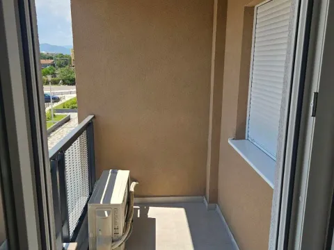 Prodaja, jednosoban stan, 46m², Stari Aerodrom, Podgorica - image 8