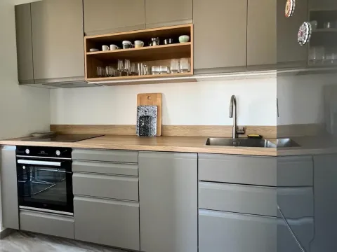 Izdavanje, trosoban stan, 81m², Pod Kuk, Tivat - image 3