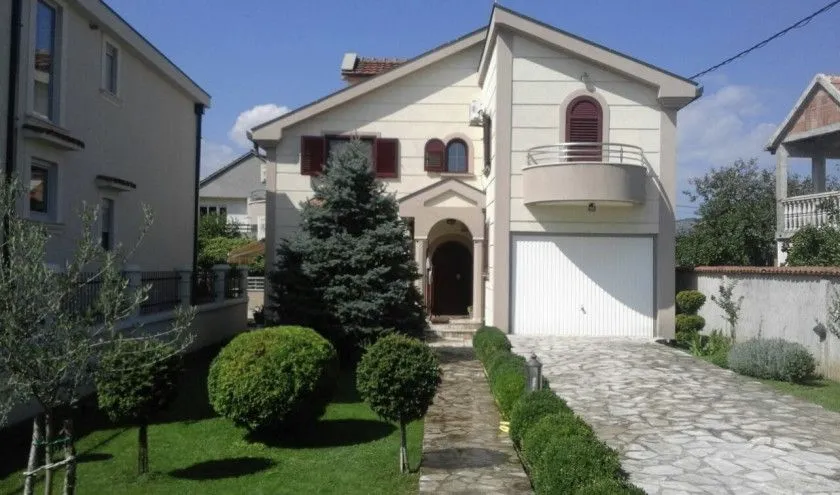 Rent, house, 200m², Donja Gorica, Podgorica
