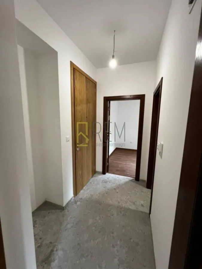 Izdavanje, jednosoban stan, 45m², Vezirov Most, Podgorica