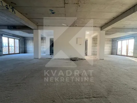 Izdavanje, poslovni prostor, 864m², Centar, Podgorica - image 4