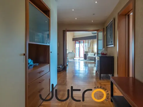 Prodaja, četvorosoban stan, 281m², Preko Morače, Podgorica - image 15