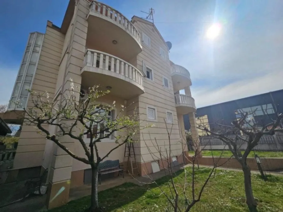 Izdavanje, kuća, 778m², Zabjelo, Podgorica