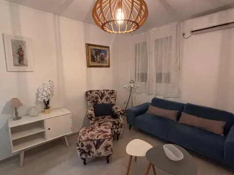 Izdavanje, jednosoban stan, 40m², Blok 5, Podgorica - image 2