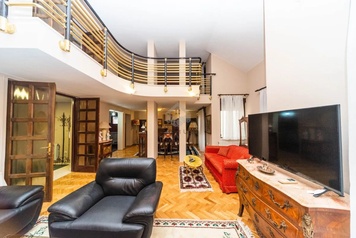 Izdavanje, kuća, 380m², Gorica C, Podgorica