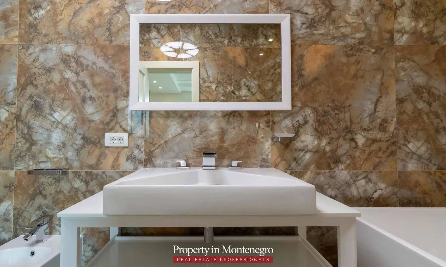 Sale, house, 831m², Bečići, Budva