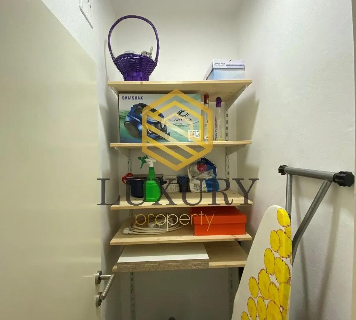 Izdavanje, dvosoban stan, 100m², Preko Morače, Podgorica