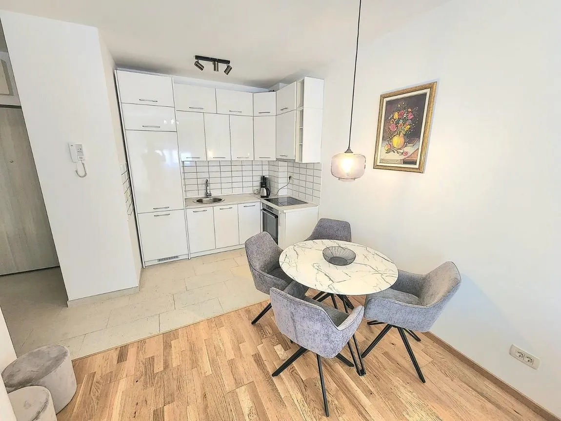 Rent, one bedroom apartment, 43m², Podkošljun, Budva