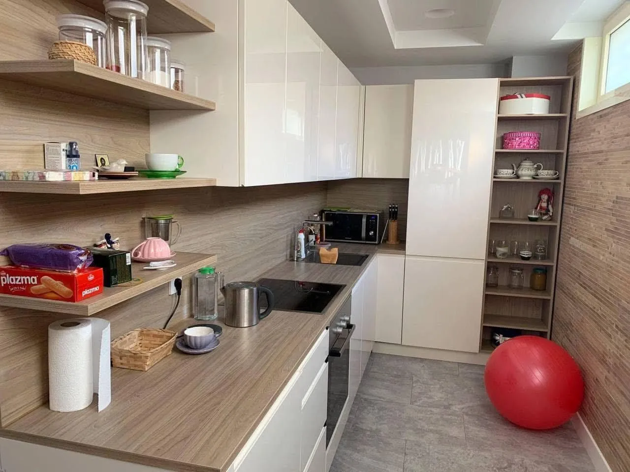Izdavanje, jednosoban stan, 83m², Rozino, Budva
