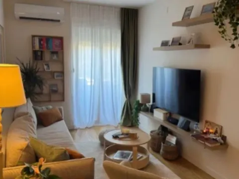 Izdavanje, jednosoban stan, 40m², Central Point, Podgorica