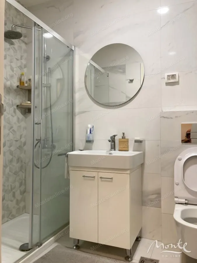 Prodaja, jednosoban stan, 40m², Central Point, Podgorica
