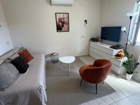 Rent, apartment, 26m², Sutomore, Bar - image 3