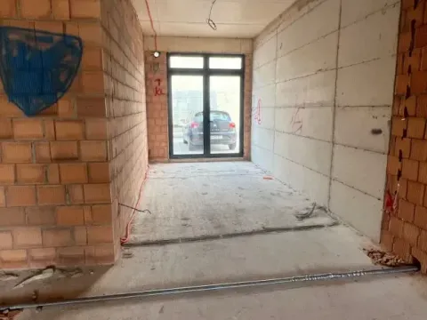 Rent, office space, 76m², Šušanj, Bar - image 4