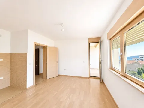 Prodaja, jednosoban stan, 45m², Bečići, Budva - image 1
