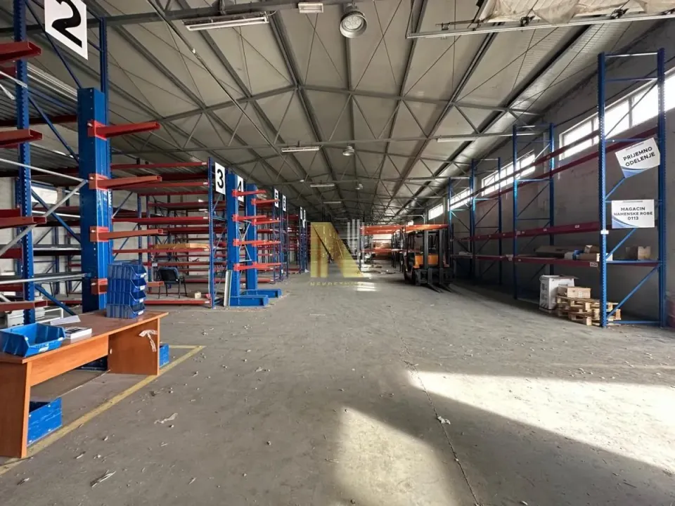 Izdavanje, poslovni prostor, 2000m², Čenej, Novi Sad Sve Podlokacije